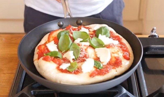 VIDEO Kako ispeći pizzu bez pećnice