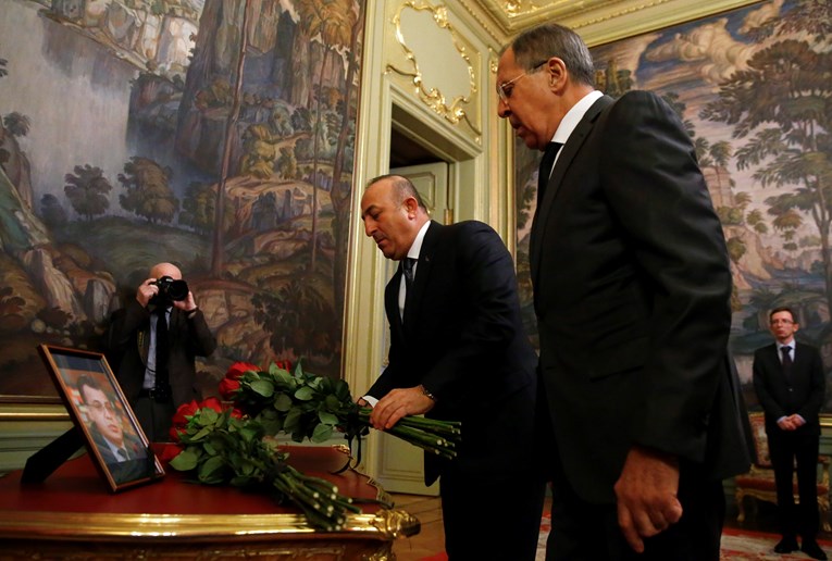 Turska za atentat krivi Gulena, Rusija smatra da je prerano za zaključke, a Amerika se ograđuje