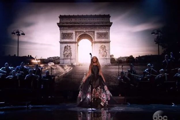 Nitko nije mogao zadržati suze: Pogledajte dirljivi nastup Celine Dion posvećen pariškim žrtvama