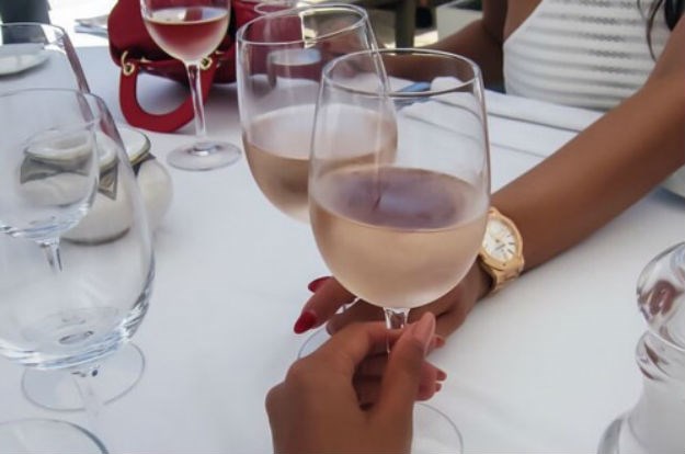 Tajna je u jednom sastojku: Kako najbrže ohladiti vino?
