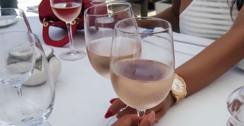 Tajna je u jednom sastojku: Kako najbrže ohladiti vino?