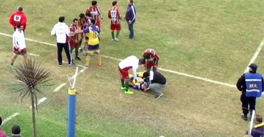 Uznemirujuć video: Argentinski nogometaš srušio se nakon udarca pa preminuo putem u bolnicu