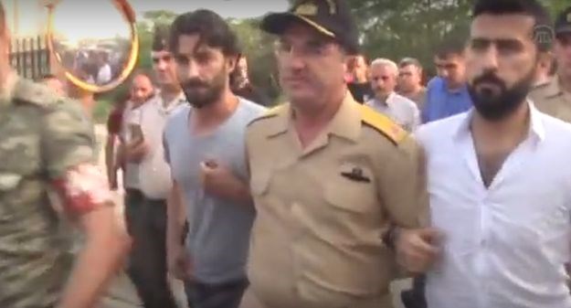 Dramatične snimke uhićenja turskih vojnika nakon propalog puča