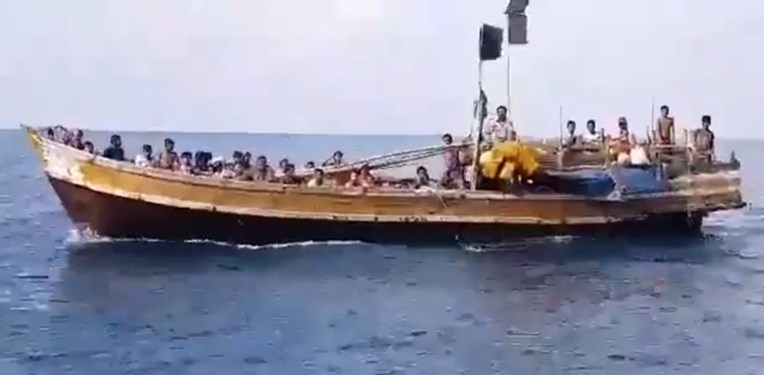 Malezija zaustavila drveni čamac s 56 Rohindža