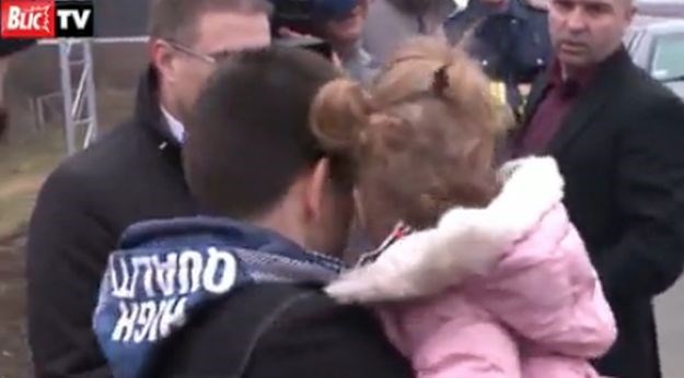 Nakon dva sata lova na otmičare u Beogradu, uplakani otac zagrlio svoju djevojčicu: "Srećo moja"