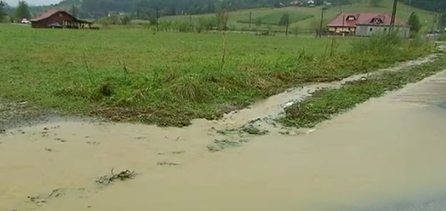 Olujno nevrijeme u Sloveniji: Oštećene ceste, poplavljeni podrumi, udari groma stvorili klizišta