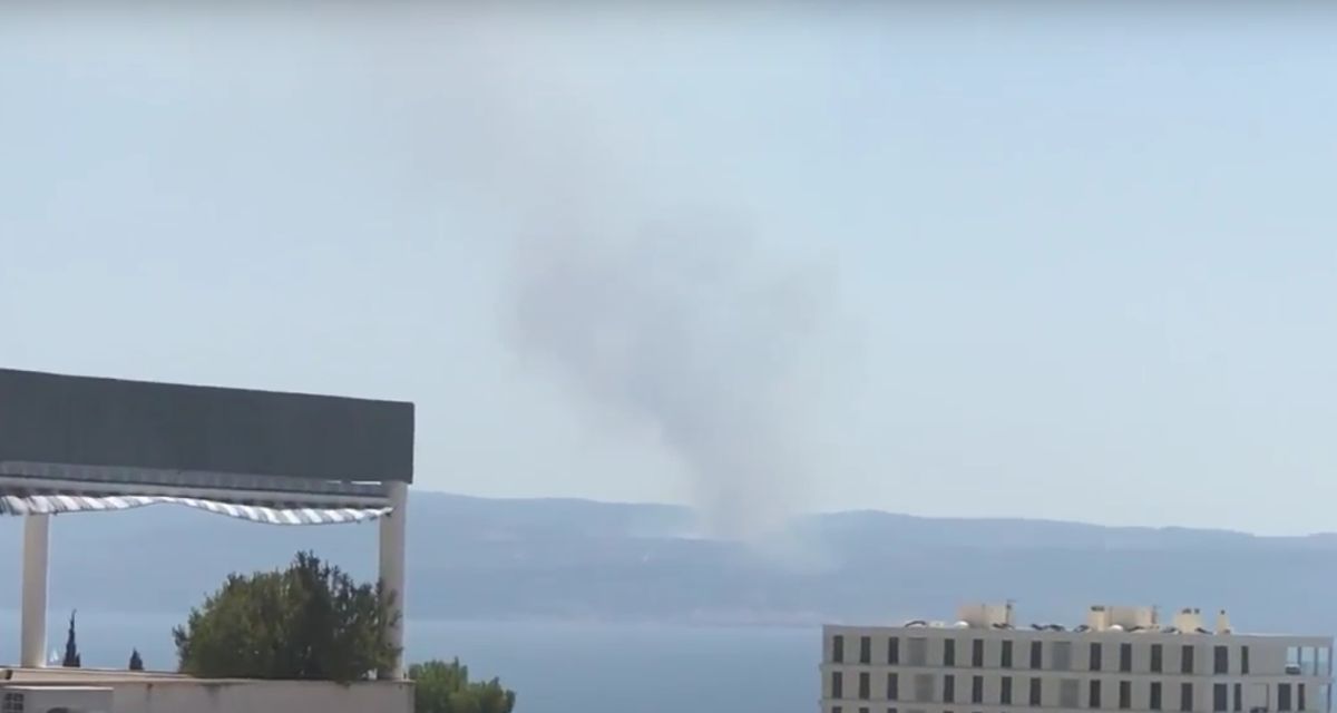 VIDEO Buknuo požar na Braču, gase ga kanaderi