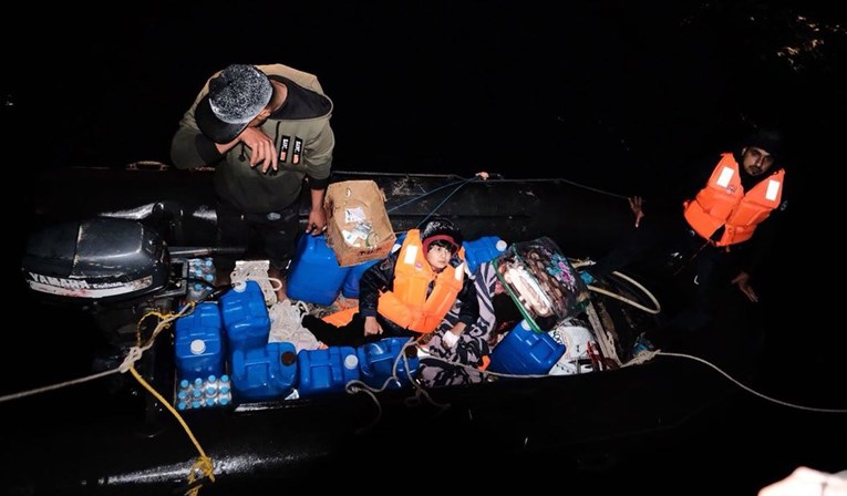 Libijci gumenim čamcem isplovili za Europu liječiti brata od leukemije: Dječak je držao lijekove