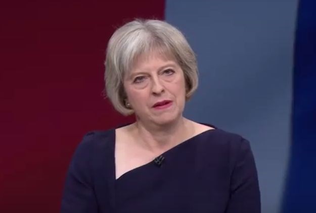Theresa May uselit će u stan u Downing Streetu 11