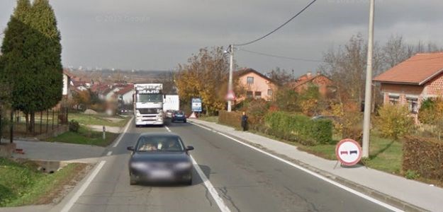 Jedna osoba poginula u sudaru autobusa i auta u Karlovcu