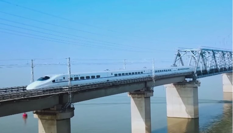 VIDEO Kinezi izgradili vlak koji bi od Zagreba do Splita stigao za sat i deset minuta