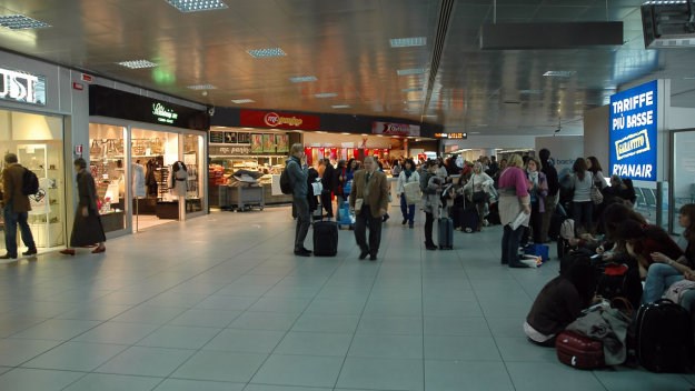 Uzbuna na rimskom aerodromu: Slovenac na letu za Beč prijetio bombom