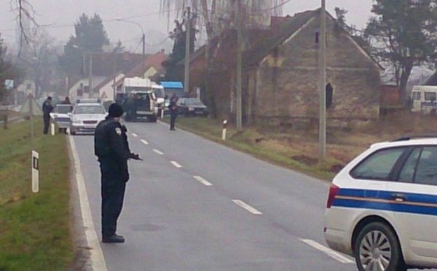 Kraj drame: Bivši zatvorenik se ubio nakon što je jutros propucao pravosudnog policajca i njegovu suprugu
