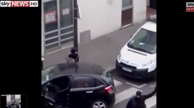 Nova snimka terorista: Nakon pokolja zapucali na policajce i dali se u bijeg