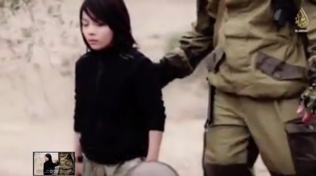 Šokantno: Islamska država objavila video 10-godišnjaka koji pogubljuje dvojicu pucajući im pištoljem u glavu