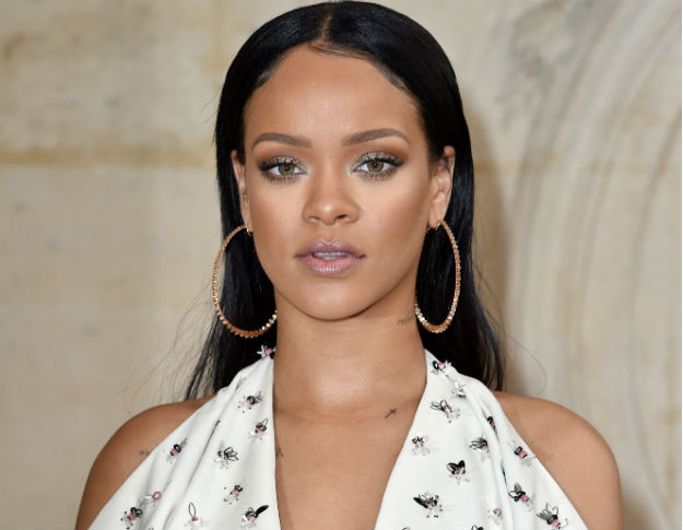 Rihanna je ponovno zavodljiva plavuša