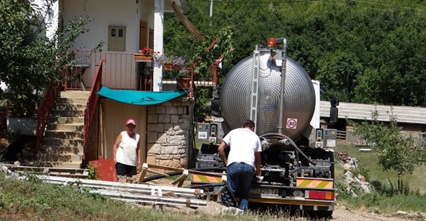 Presušili bunari: Otišić i ove godine spašavao Sinj, poslali im šest cisterni vode