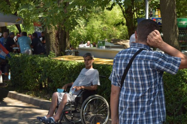 FOTO Dok političare slave, ulice Knina okupirali prosjaci