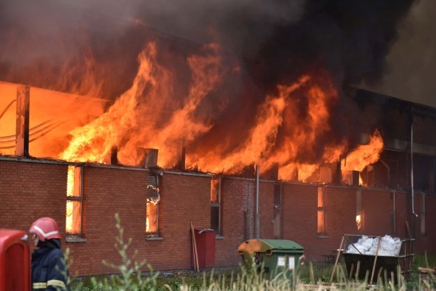 Požar guta novo postrojenje u Đurđenovcu, gasi ga preko 100 vatrogasaca