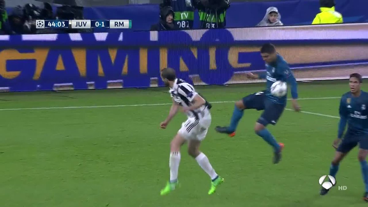 JE LI SUDAC OŠTETIO JUVENTUS? Casemiro je rukom odnio loptu u kaznenom prostoru