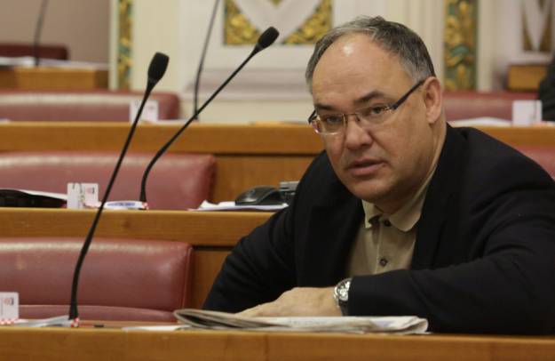 Kajin o zakonu čiji je cilj spriječiti sve buduće referendume i deposedaciji MORH-a