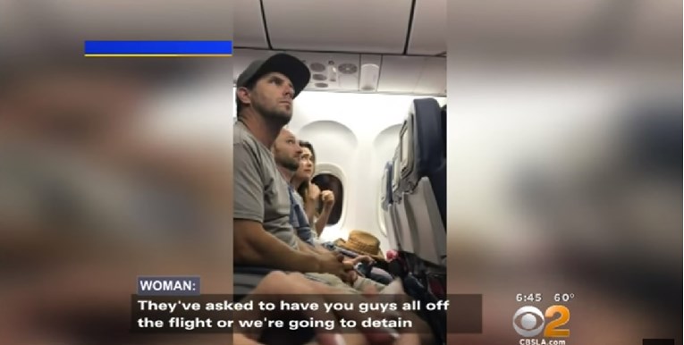 Obitelj izbačena iz aviona: "Uzet ćemo vam dijete, vi ćete biti u zatvoru, a vaša djeca sjebana"