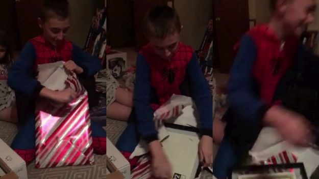 VIDEO Dječak za Božić dobio potvrdu da je posvojen pa se rasplakao od sreće