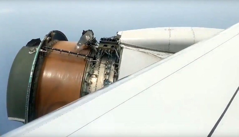 VIDEO Letio za Havaje i gledao kako dijelovi motora padaju s aviona