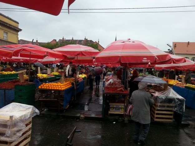 Počela rekonstrukcija tržnice Dolac, prodavači premješteni na Trg bana Jelačića
