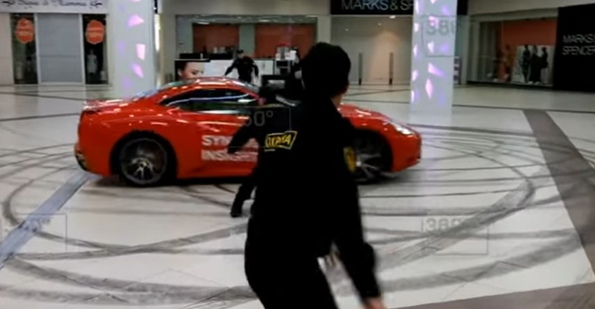 VIDEO Kaos u Moskvi: Jurio moskovskim trgovačkim centrom u Ferrariju zbog srpske umjetnice