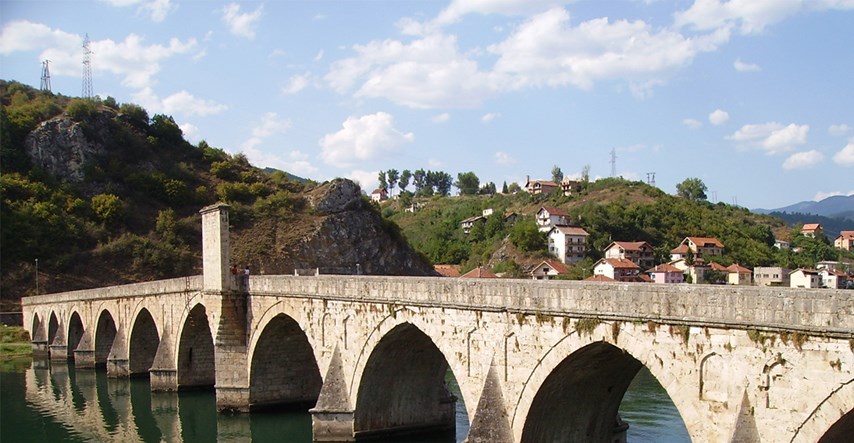 RUŠIMO HRVATSKE MITOVE Je li hrvatska granica na Drini povijest ili ustaški mit?