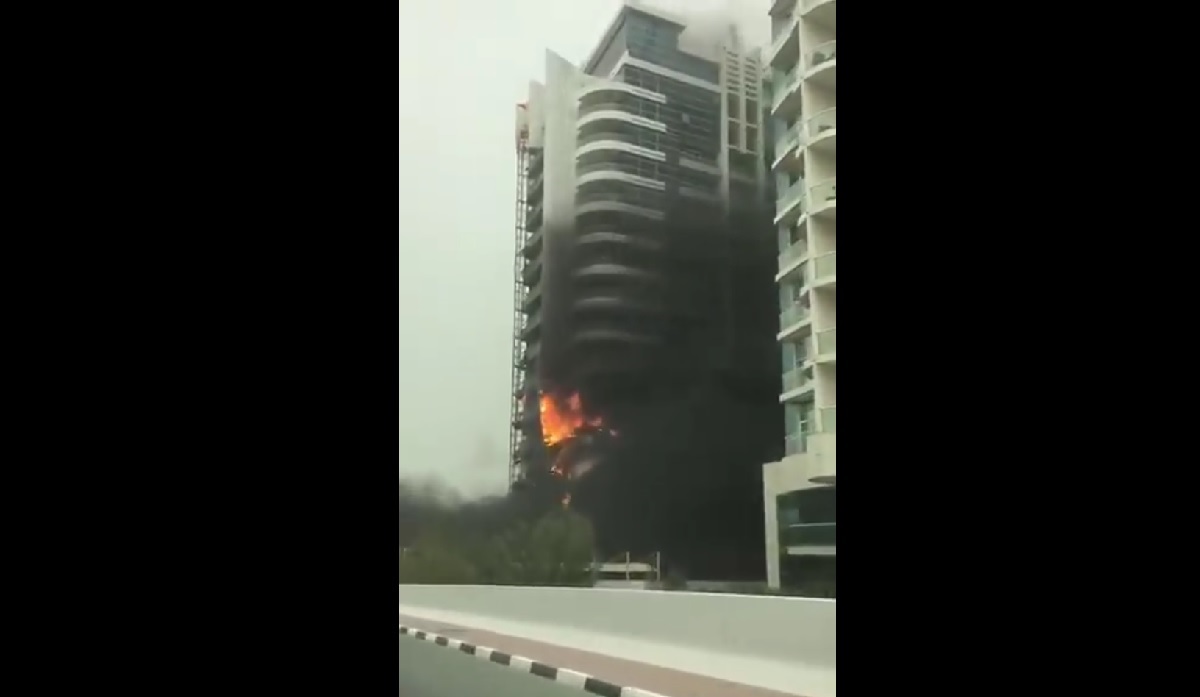 VELIKI POŽAR U DUBAIJU Gorio neboder u gradskoj luci