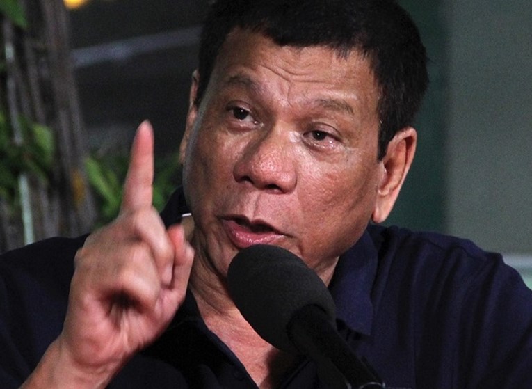 Filipinski predsjednik odobrio zakon koji brani zviždanje za ženama
