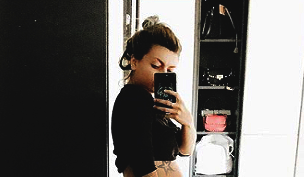 Ella Dvornik deset dana nakon poroda pokazala kako zaista izgleda njen trbuh