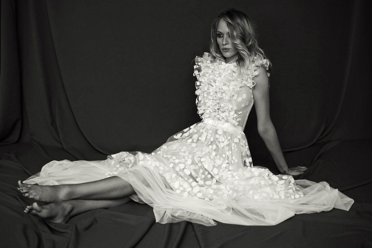 eNVy room bridal kampanja inspirirana 90-ima i erom supermodela