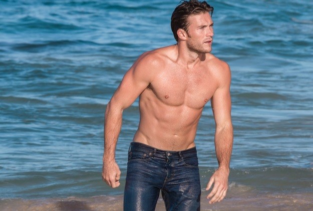 Hvala, tata Clint: Scott Eastwood snimio sexy reklamu na čarobnim Havajima