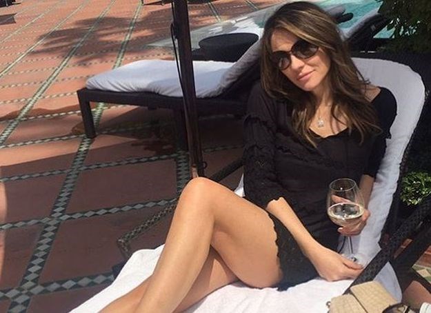 FOTO I u 50. godini je jednako seksi: Elizabeth Hurley mami poglede fotkom iz spavaće sobe