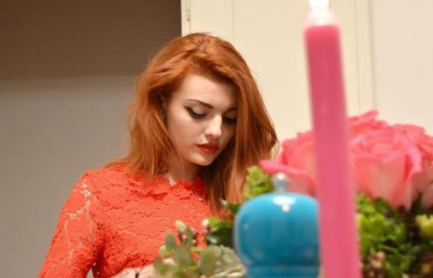 Ella Dvornik proslavila Božić u crvenoj haljinici i najboljem društvu