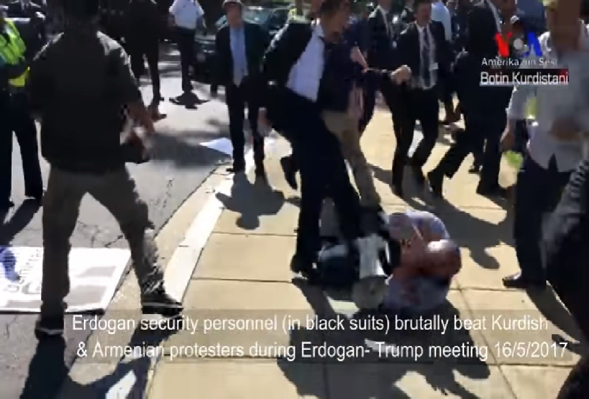 VIDEO Turska krivi SAD za brutalni napad Erdoganovog osiguranja