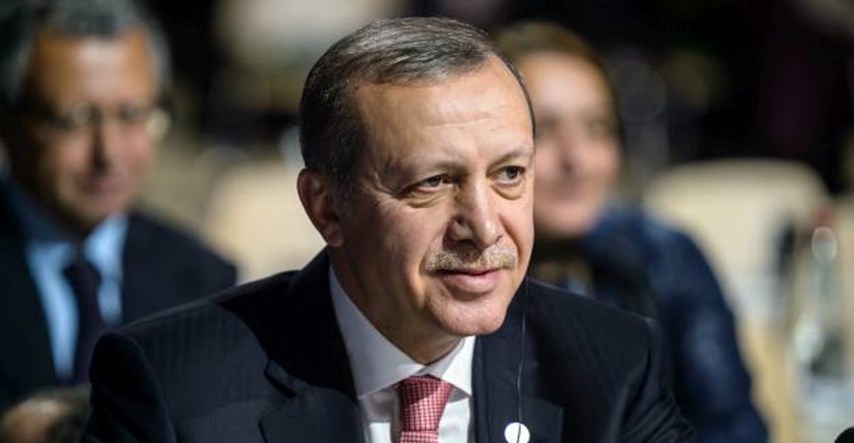 Erdogan rekao da će odstupiti s dužnosti ako se dokaže da Turska kupuje naftu od IS-a