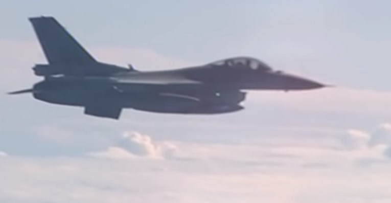 VIDEO Avion Putinovog ministra obrane pratio NATO-ov F-16, intervenirao ruski lovac