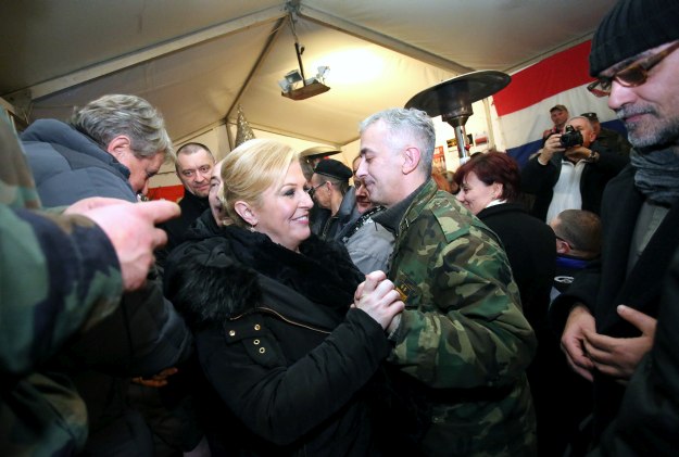 Kad Kolinda obeća "zajedništvo s narodom", možete se kladiti da će pobjeći u SAD