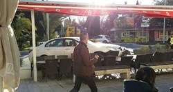 Benac se pod "gasom" zabio u parkirani automobil