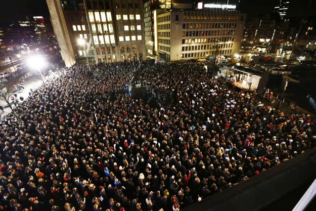 Druga noć bdijenja za žrtve pokolja u redakciji Charlie Hebdo