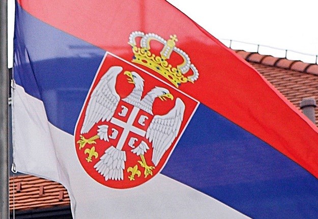Trojica Vukovaraca prekršajno prijavljena zbog fotografiranja sa zastavom Srbije