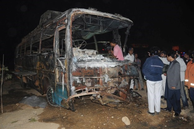 U sudaru autobusa i cisterne u Pakistanu poginulo 57 ljudi