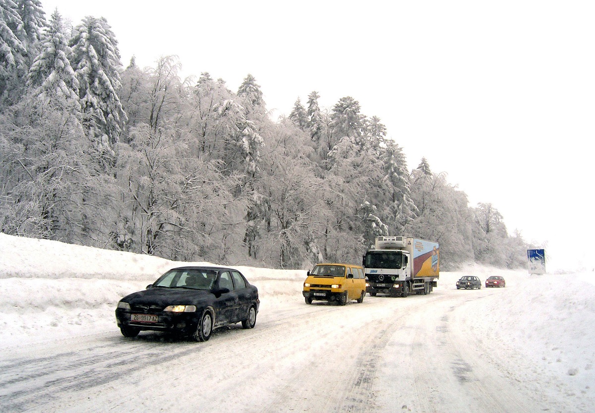 CESTE POD SNIJEGOM Vozači, budite oprezni! Temperatura se spustila skoro do ništice