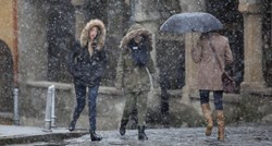 Zima stigla u gradove: Snijeg pada u Slavoniji i Baranji, rijetke pahulje i u Zagrebu