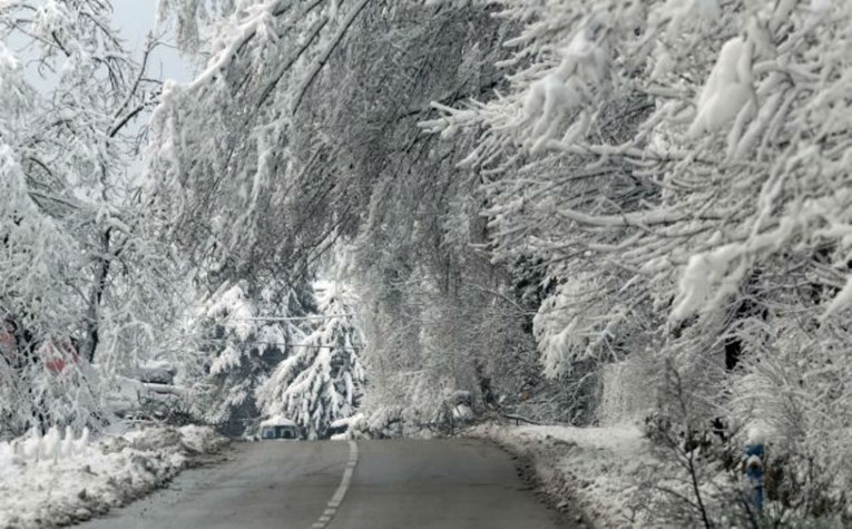 Vozite oprezno, zbog snijega problemi u Gorskom kotaru