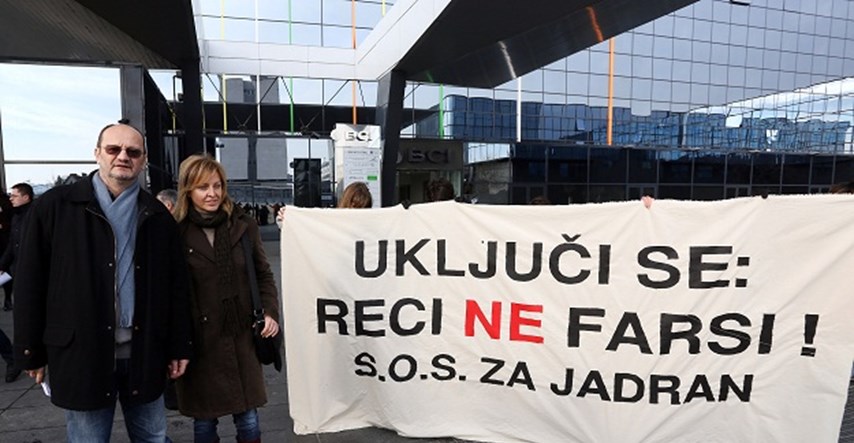 Zelena akcija pred Banskim dvorima prosvjeduje protiv eksploatacije nafte iz Jadrana